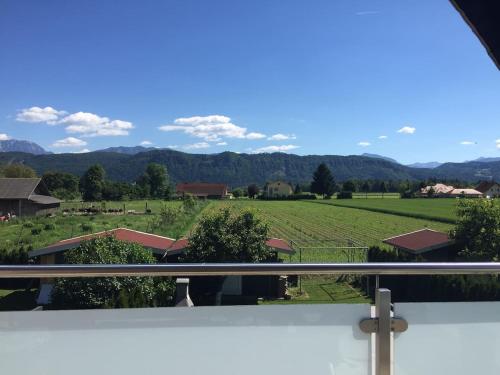Stylisches Haus in Klagenfurt mit Bergblick