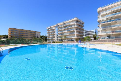 Larimar, piscina y deportes en Salou