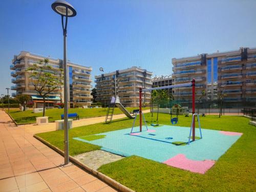 Larimar, piscina y deportes en Salou