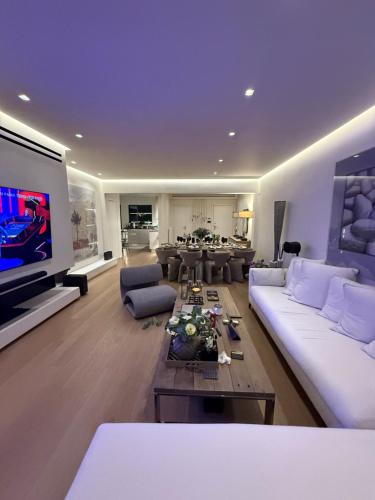 Luxury Penthouse in Kifisia with Large Terraces & Green Views