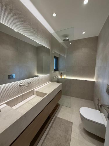 Luxury Penthouse in Kifisia with Large Terraces & Green Views