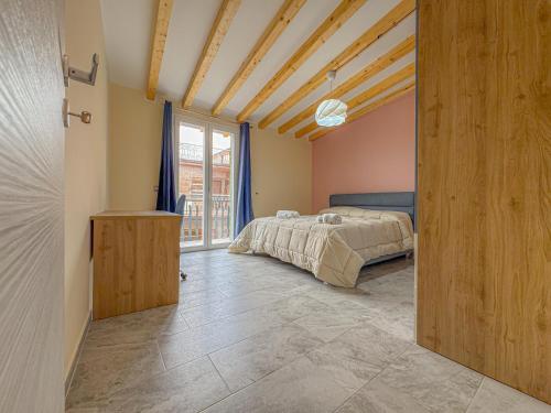 a bedroom with a bed and a large window at ToNo House in Paterno