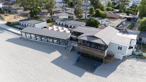 an overhead view of a building on a beach at Complex Vraja Mării Costinești in Costinesti