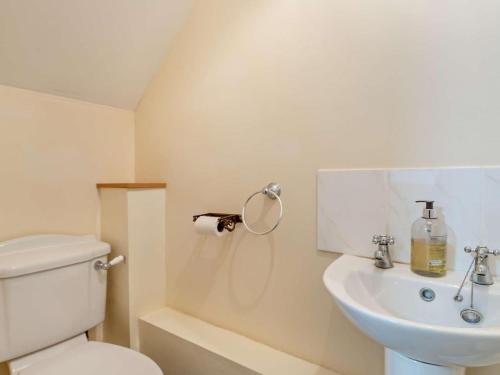a bathroom with a toilet and a sink at 1 Bed in Wymondham oc-43278 in Wymondham