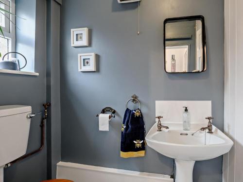 a bathroom with a sink and a mirror at 2 Bed in Melton Constable oc-91371 in Briston