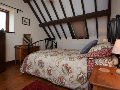 a bedroom with a large bed and a table at 2 Bed in Kings Lynn oc-77765 in Tattersett