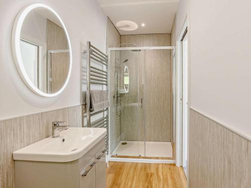 a bathroom with a shower and a sink and a mirror at 2 Bed in Mablethorpe oc-93143 in Trusthorpe