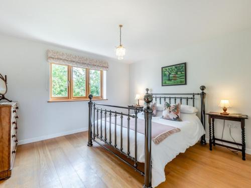 a bedroom with a bed and a window at 1 Bed in Etchingham oc-78940 in Hawkhurst