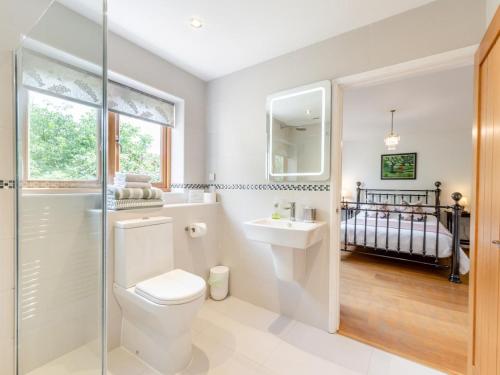 a bathroom with a toilet and a sink and a crib at 1 Bed in Etchingham oc-78940 in Hawkhurst