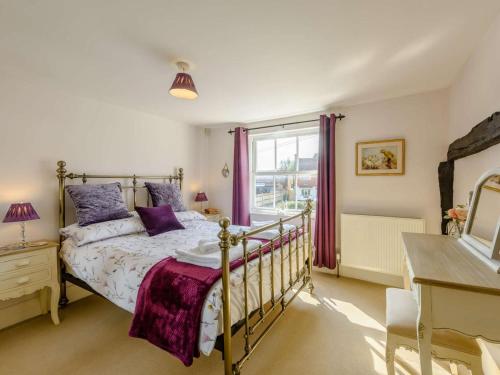 a bedroom with a bed and a window at 1 Bed in Battle oc-83845 in Sedlescombe