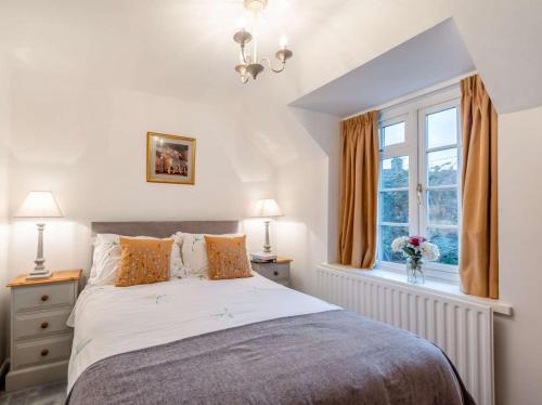 a bedroom with a bed and a window at 3 Bed in Lincoln oc-90396 in Washingborough
