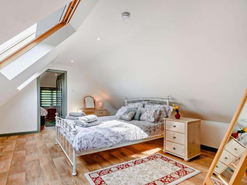 a bedroom with a bed and a dresser at 2 Bed in Hailsham oc-89416 in Hailsham
