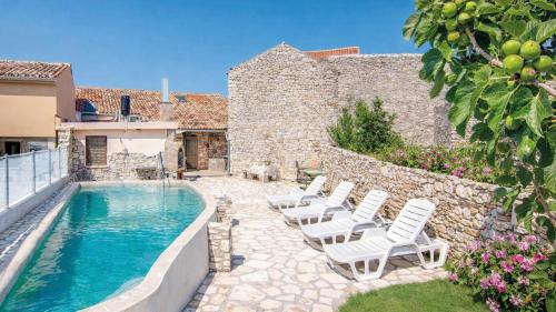 Old Stone House Vodnjan by Villas Guide