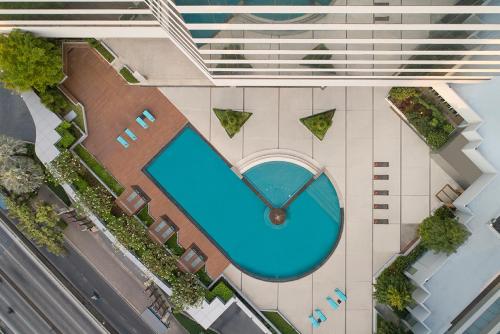 an overhead view of a swimming pool with a clock at Jubilee Prestige Hotel Ratchadapisek in Bangkok