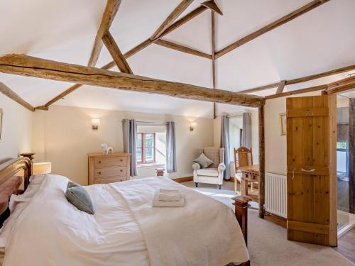 a bedroom with a large bed in a room at 2 Bed in Thetford oc-57886 in Saham Toney