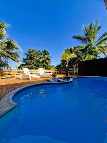 Piscina de la sau aproape de Villa Moadip