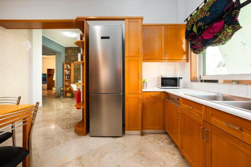 Spacious 144sqm flat near Mount Ymittos