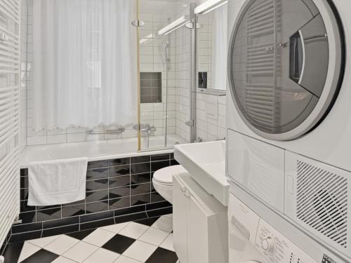2BR near lake - Flower 23
