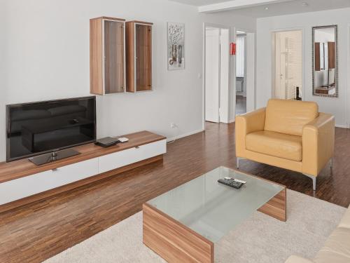 2BR near lake - Flower 23