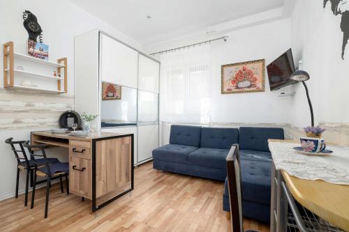 Cozy & Functional Studio with Air Conditioning by Noclegi Renters