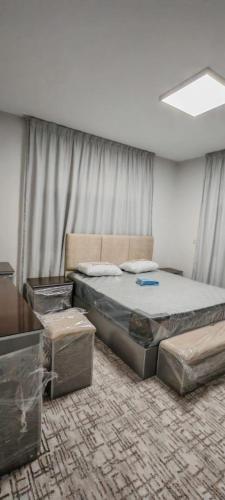 a bedroom with a bed and a couch in a room at cozy home in Jerash