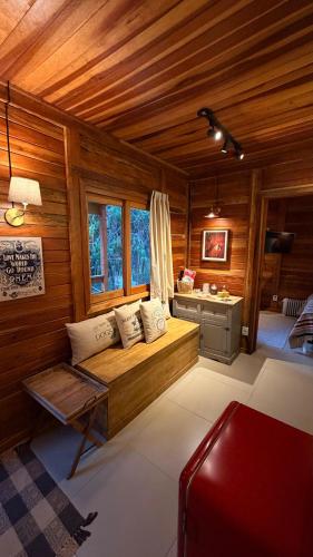 a room with a bed in a wooden cabin at Cabanas Green Valley in Monte Verde