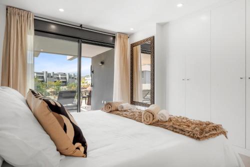 Oasis 325 Luxury 3BR Apartment with Sea View