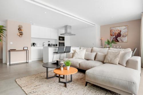 Oasis 325 Luxury 3BR Apartment with Sea View