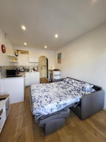 Air-conditioned studio, 4 min from the Croisette, 15 min from the Palais