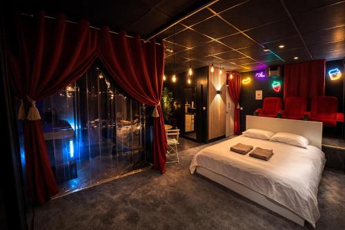 Cinéma et jacuzzi privatif, Bordeaux