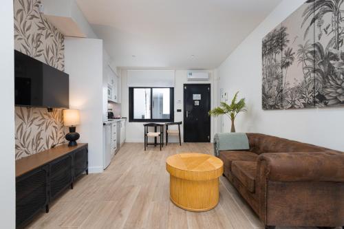 C56 - Studio with amazing terrace in the centre