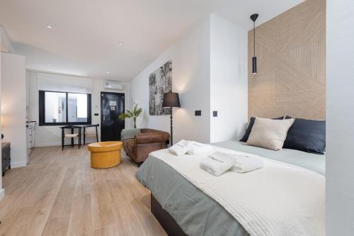 C56 - Studio with amazing terrace in the centre
