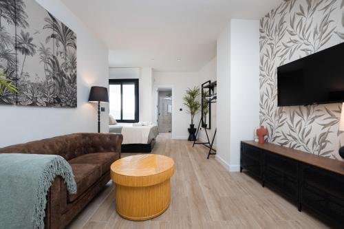 C56 - Studio with amazing terrace in the centre