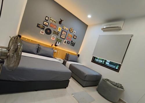 a bedroom with a bed and a white wall at Pontian Homestay - 181 Homestay MusIim Friendly in Kampong Atap