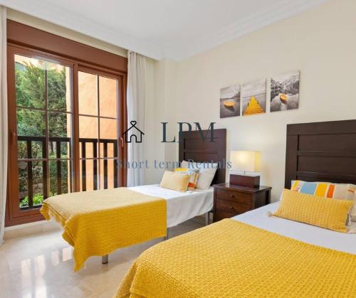 Bright Apartment Indoor and outdoor Pool and Sauna