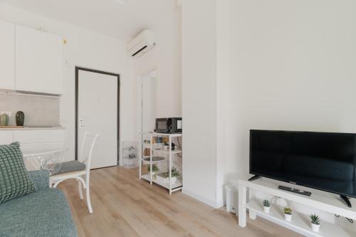 GuestHost - Comfy Balcony Apartment X4 Turro