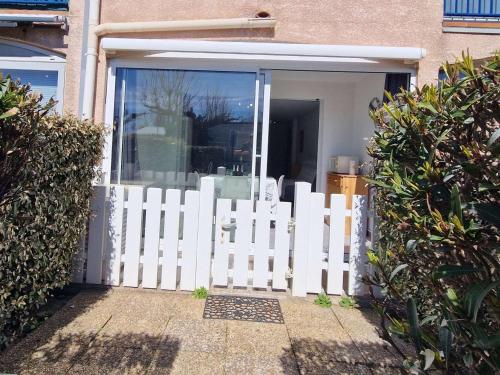 Appartement Climatisé 4 Pers, Proche Plage avec Terrasse et Parking Privé - FR-1-387-90