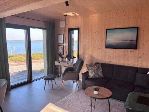 a living room with a couch and a table at Ferienhaus Sonnenwasser am Partwitzer See in Klein Partwitz