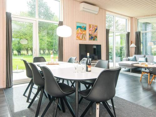 Gallery image of 4 star holiday home in Glesborg in Fjellerup Strand