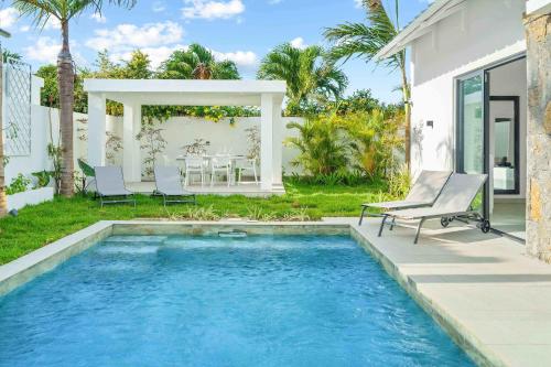 Villa Alaya - Elegant 3-Suite Villa with Pool