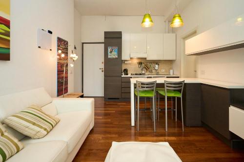 City Life - DUOMO Cozy Flat - Free Indoor Parking