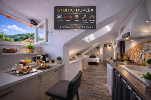 Studio duplex atypique climatisé, parking, lit double, Netflix, 500m centre