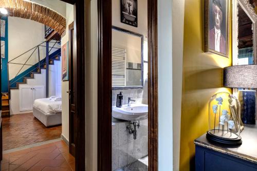 Agnese Apartment by Mamo Florence