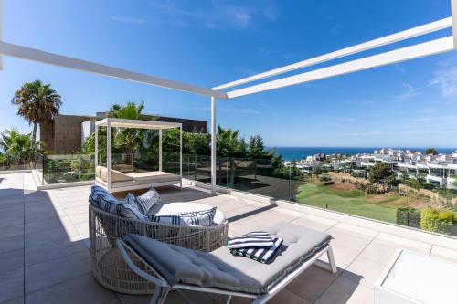 Villa in Cabopino with Infinity Pool and Seaviews