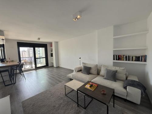 Apartamento moderno con piscina cerca Playa San Juan by Turihome