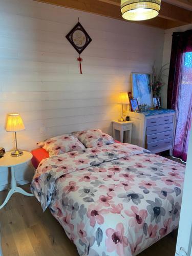 Llit o llits en una habitació de Villa Thorens