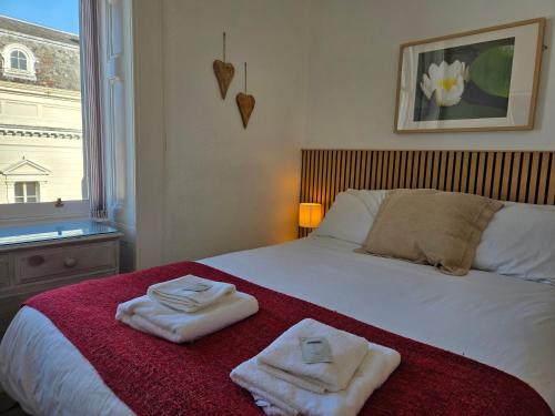 a bedroom with a bed with two towels on it at Grindlay Street Residence, 2 Bedroom, 2 Bathroom apartment close to Castle in Edinburgh