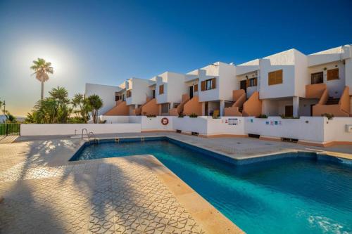 Piscina, wifi, patio con vistas