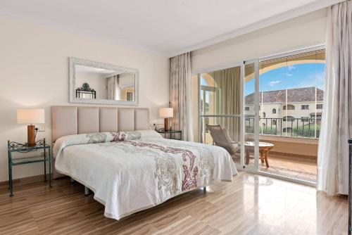 Awesome 3 Br Apart. w/ 4 Terraces, Pool & Parking