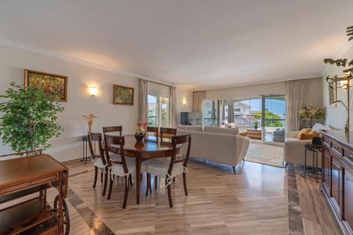 Awesome 3 Br Apart. w/ 4 Terraces, Pool & Parking